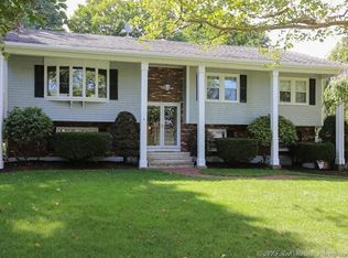 4 Nob Hill Cir, Andover, MA 01810