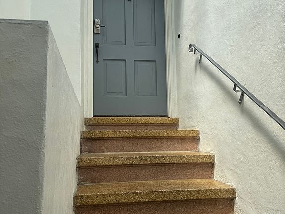 4th image of 72 Robblee Ave