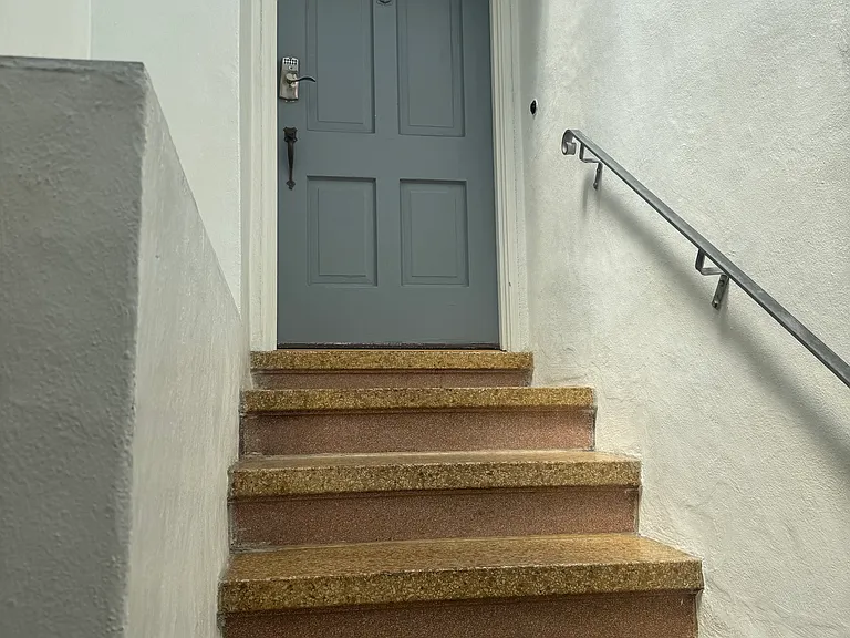 72 Robblee Ave — Photo 4