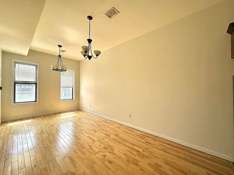 1st image of 687 Bergen Ave #1