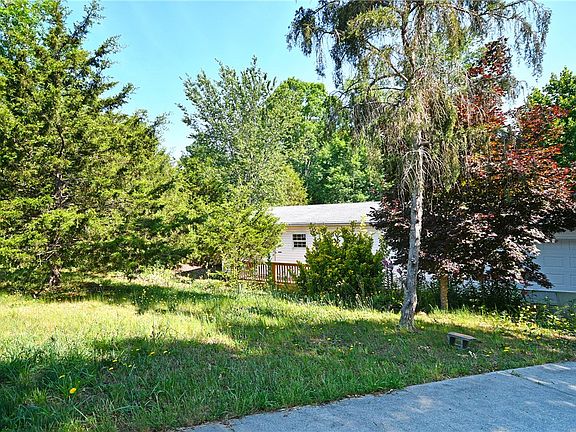 3rd image of 114 Woodshore Dr