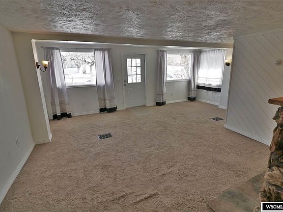 2nd image of 928 Lincoln Ave