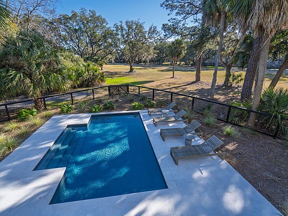 2nd image of 42 Battery Park Rd