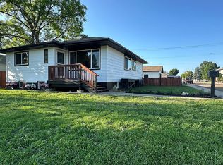 724 3rd St SE, Sidney, MT 59270