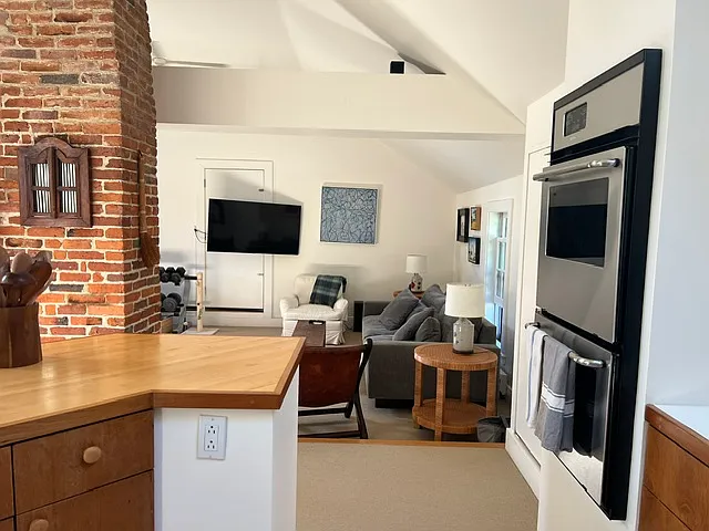 10 Bailey Rd #A — Photo 5
