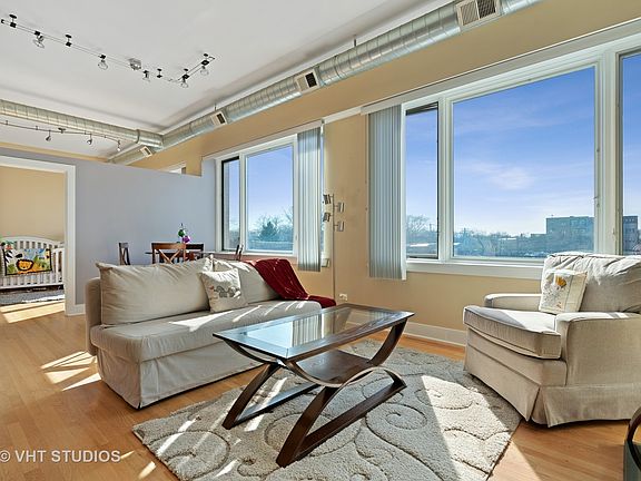 2nd image of 4751 N Artesian Ave APT 301