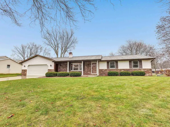 1215 Sand Hill Dr, Green Bay, WI 54313