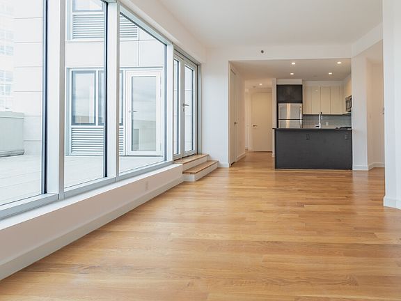 2nd image of 3143 Vernon Blvd Unit 712