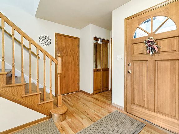 4th image of 612 Fairview Ln