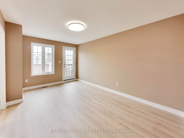 37 Shiff Cres — Photo 20