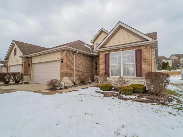 9894 Settlers Court St, Saint John, IN 46373