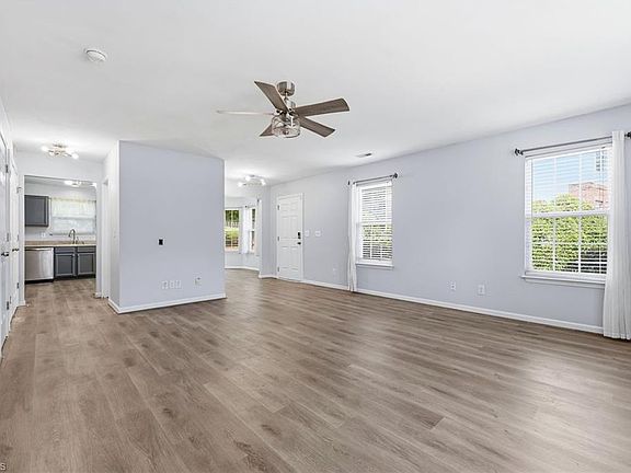 3rd image of 42 Ledgerstone Ln