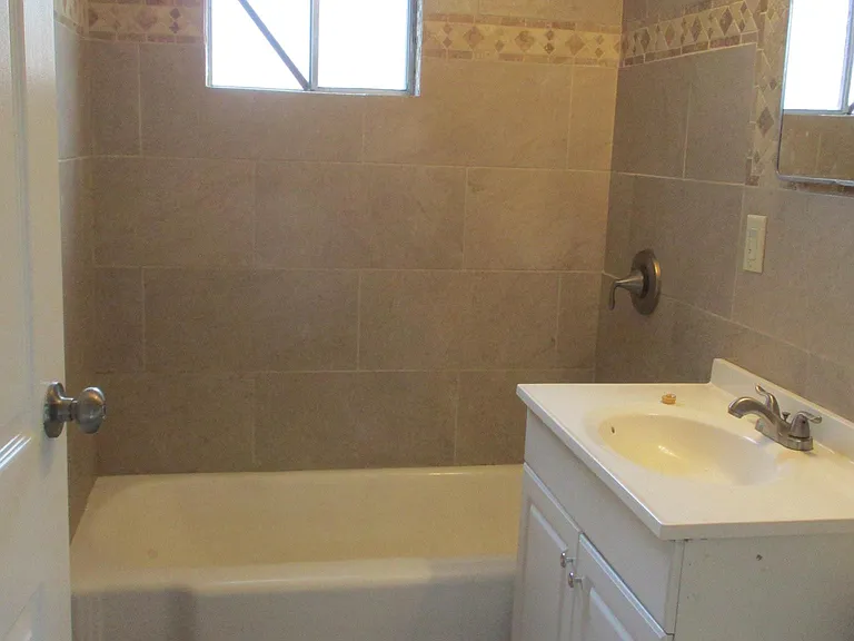 303 Denslowe Dr — Photo 14