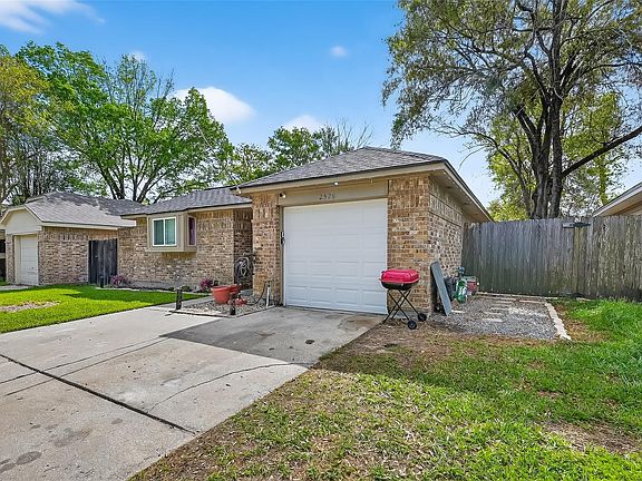 3rd image of 2526 Spring Dusk Ln