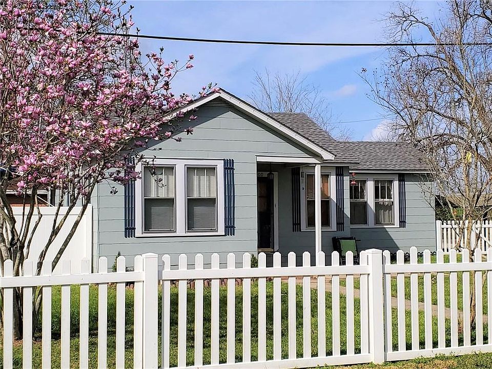 1st image of 700 Lacour St