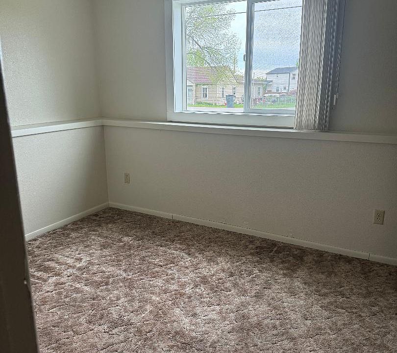 1st image of 3305 Driftwood Ln APT 4