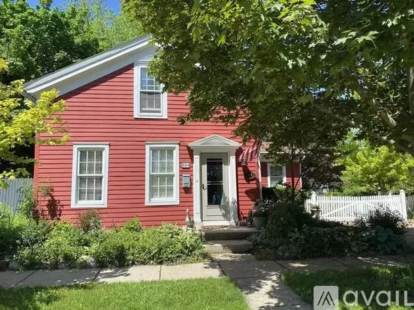 324 Sage St, Lake Geneva, WI 53147