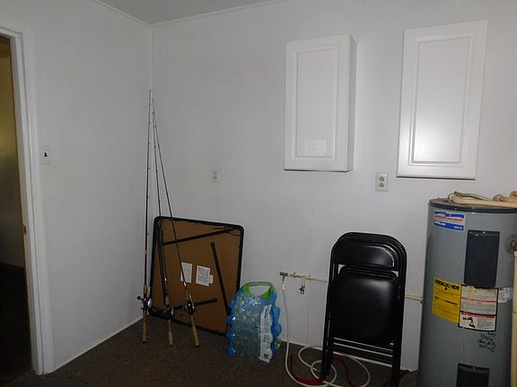 4th image of 1070 Lake Dr