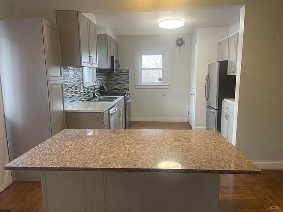 2nd image of 2129 N Clinton St