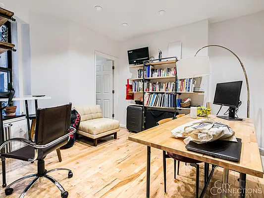 Rented by City Connections Realty | media 25