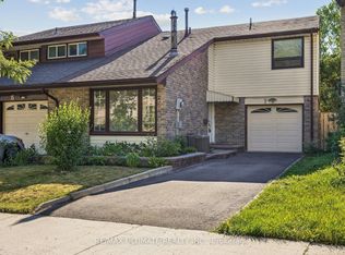 7 Pumfrey Cres, Toronto, ON M9V 4L5