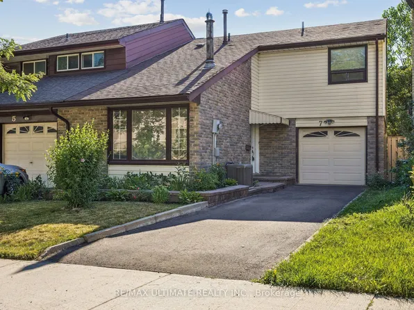 7 Pumfrey Cres, Toronto, ON M9V 4L5