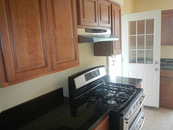 5th image of 4104 Parkwood Ave