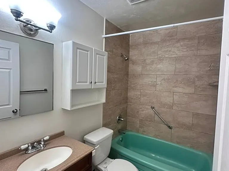 2544 Union St — Photo 39