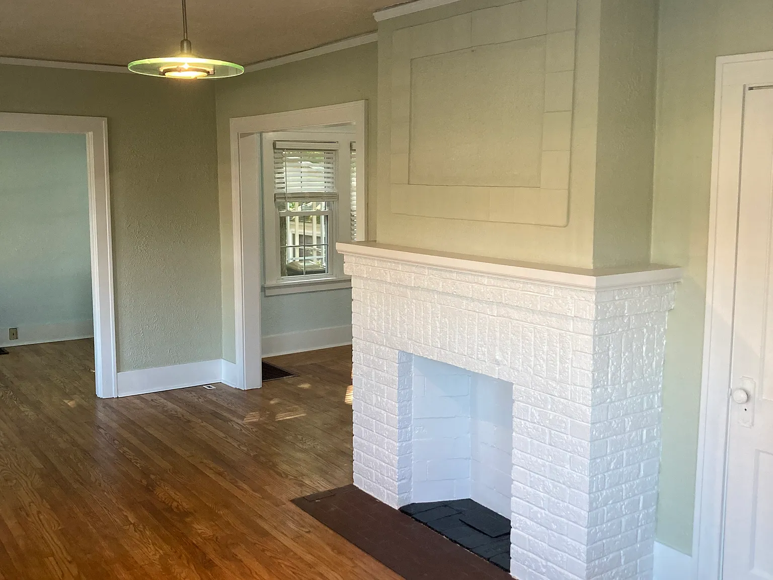 3 bed, 1800 sqft, $1,800 — Photo 2