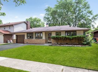 269 Crest Ave, Elk Grove Village, IL 60007