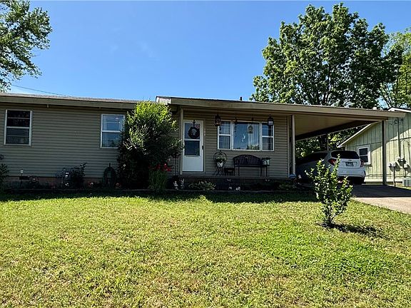 2nd image of 501 Missouri Pl