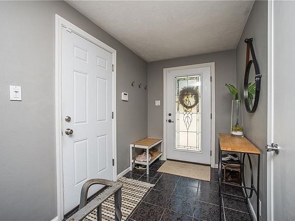 3rd image of 2614 Santa Barbara Dr