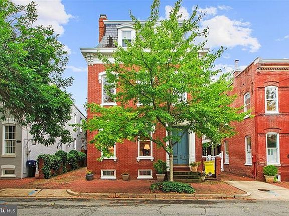 2nd image of 224 N Fairfax St