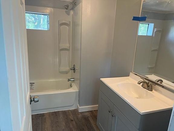 4th image of 3301 Johnson Ave E