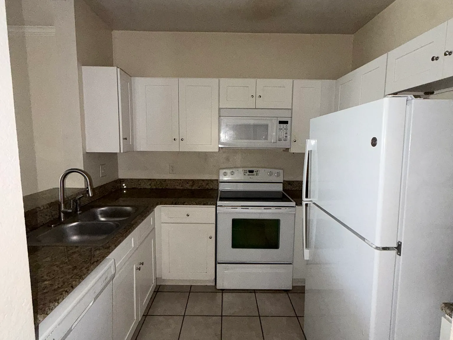 2 bed, 1014 sqft, $1,600 — Photo 4