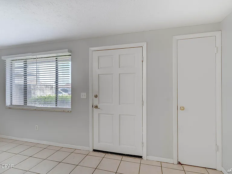 1125 Bradley Cir — Photo 5