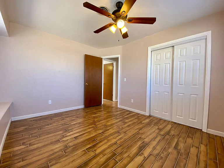 1411 Hampton Dr — Photo 10