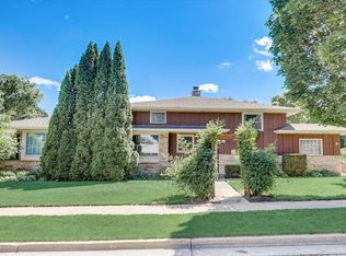 2551 S 91st St, West Allis, WI 53227
