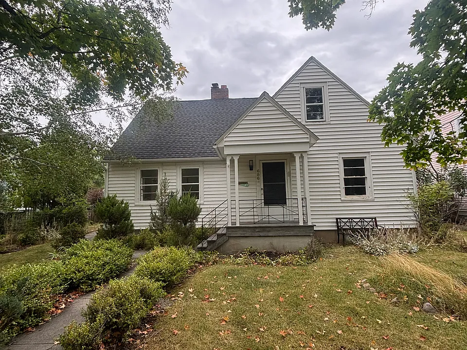 656 Evans Ave