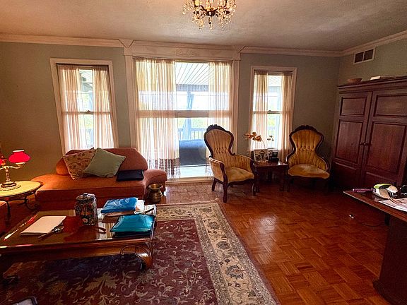 5th image of 7 Quince Ave