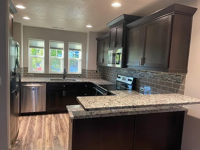 3 bed, 2.5 bath, 1740 sqft, $2,400 — Photo 2