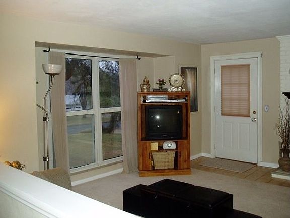 3rd image of 410 Utz Ln