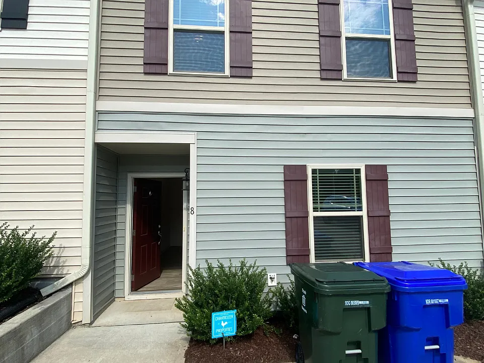 8 Rochambeau Ct #1