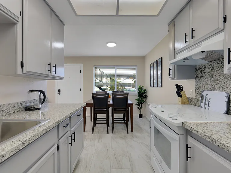 1104 F St #2 — Photo 3