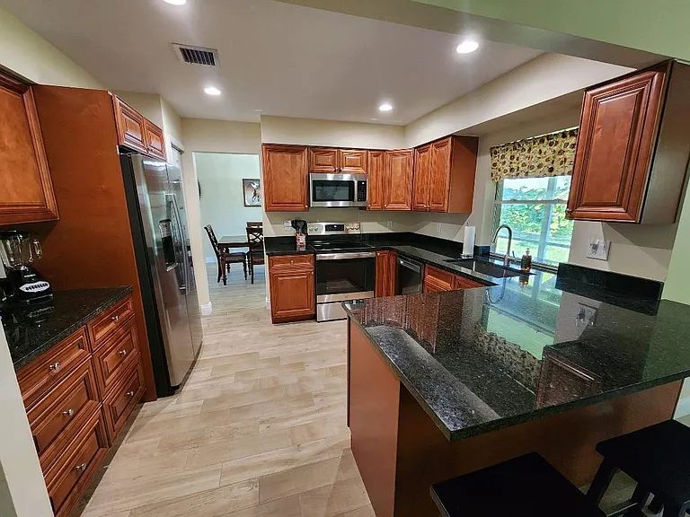 1750 Primrose Ln — Photo 11