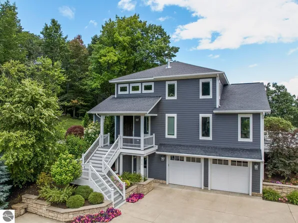 579 Hidden Ridge Dr, Traverse City, MI 49686