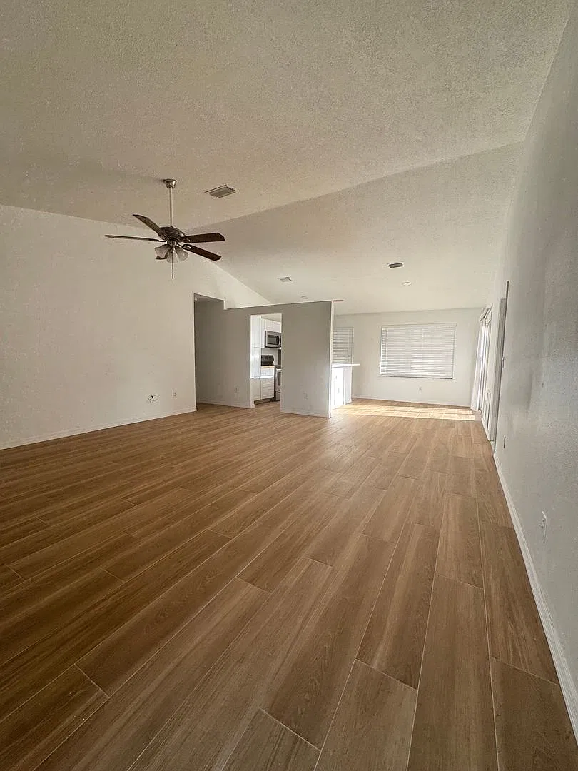 Charming 3/2 Home with open floor plan. — Photo 4