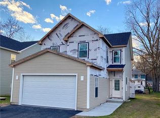 15 3rd St, Windsor Locks, CT 06096