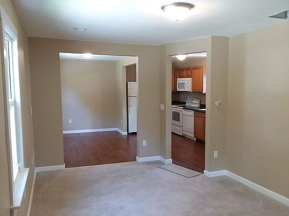 4th image of 161 E Lake St