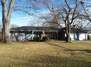 201 N Henson Rd, Villa Grove, IL 61956